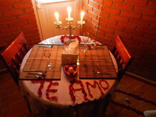  Romantic dinner 
